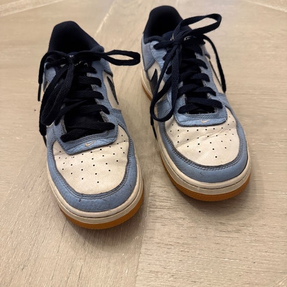 Nike Kids Sneakers in Navy Blue Tarheel Blue for school and fall low-top - Picture 2 of 6